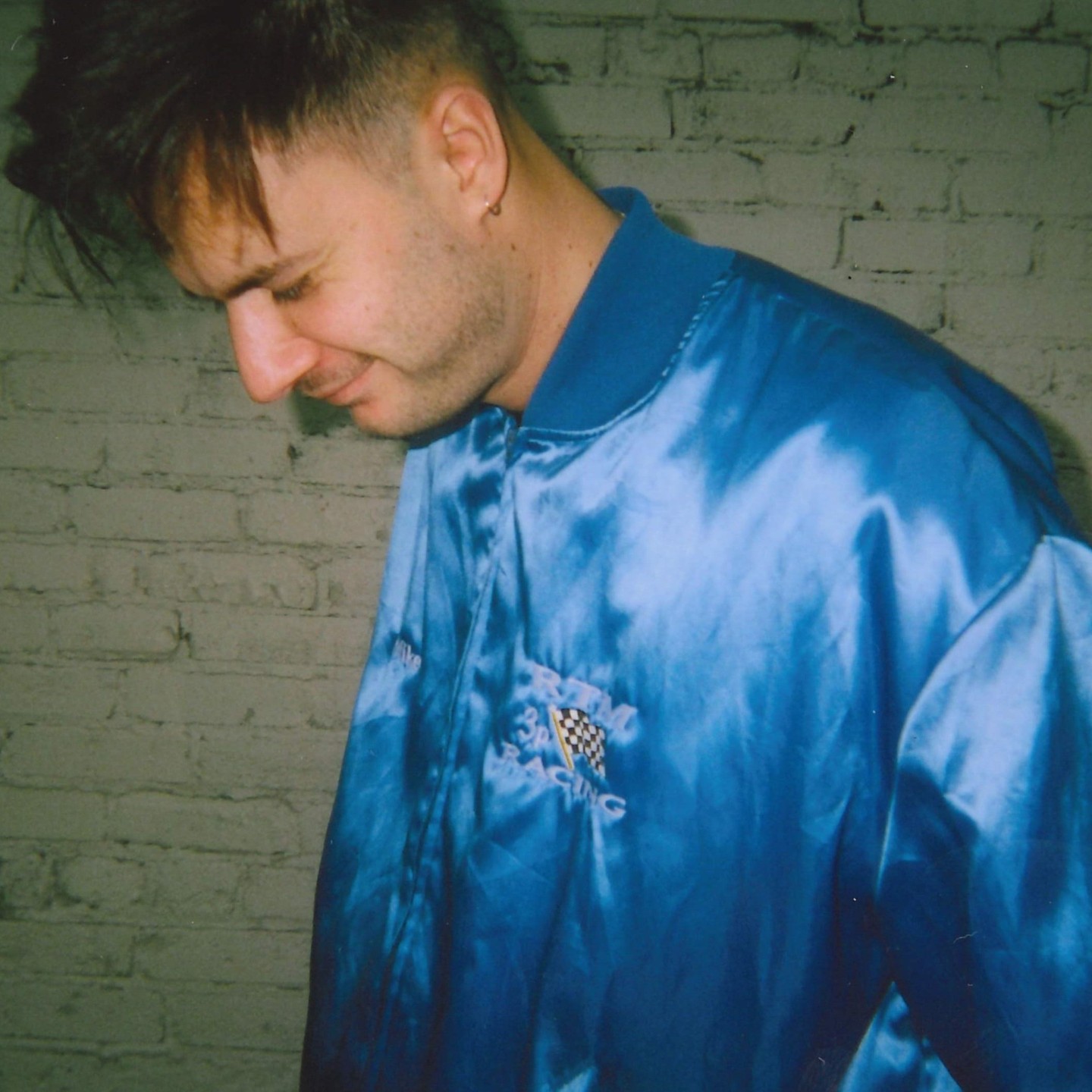 CHEIDAHportrait éditorial, veste racing bleue
